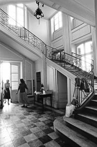 Laura Ashley MRS ASHLEY AT HOME Chateaux de Remaisnil 1979